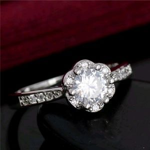 Last one💍18k white gold cz engagement ring